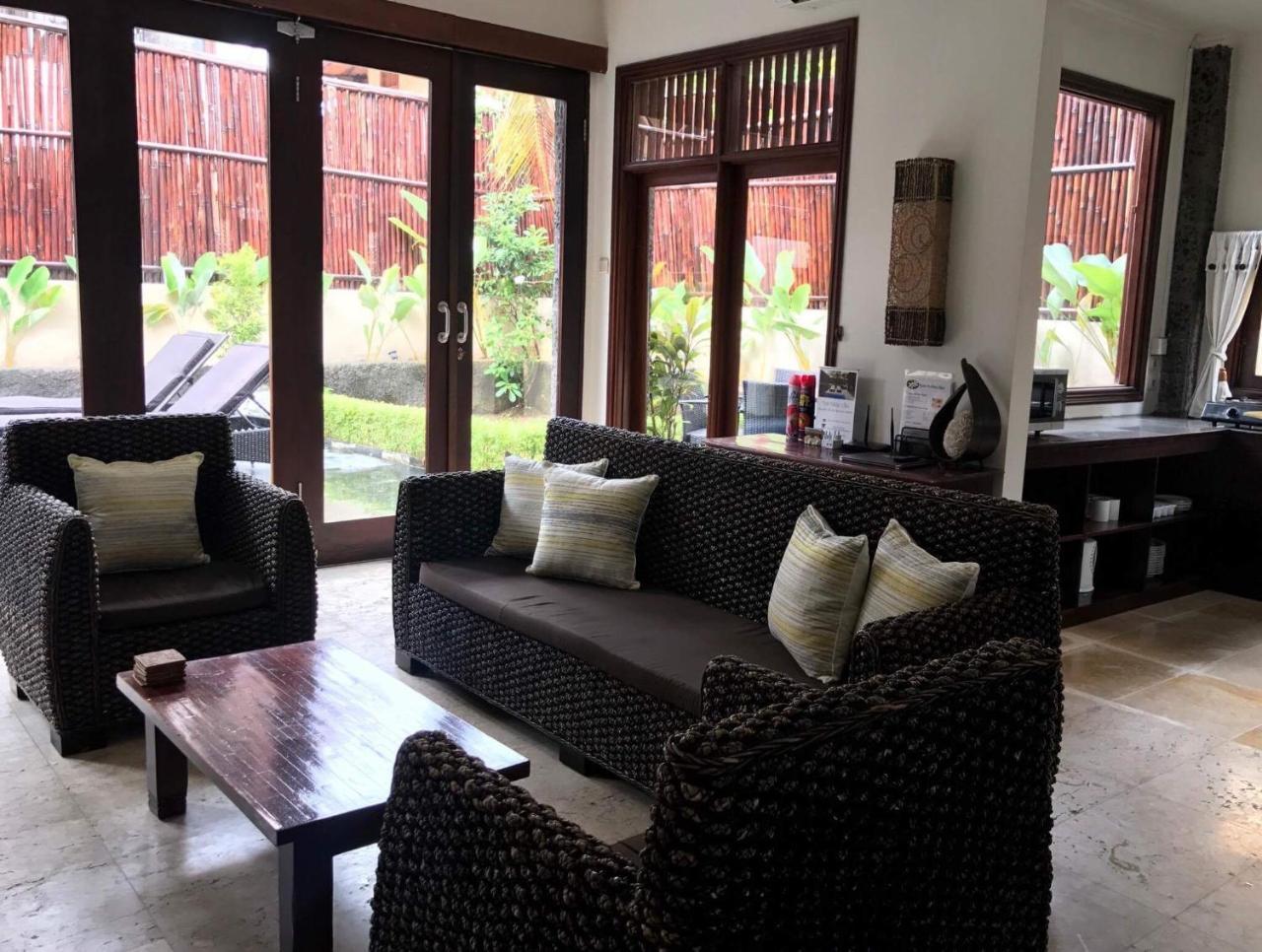 Kuta Holiday Villas ภายนอก รูปภาพ