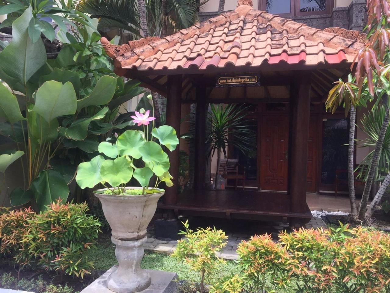 Kuta Holiday Villas ภายนอก รูปภาพ